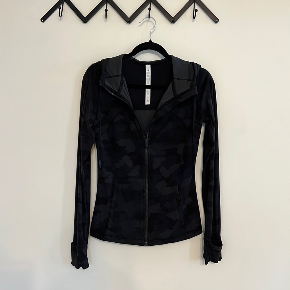 Lululemon - Define Hooded Jacket Nulu in Black Camo